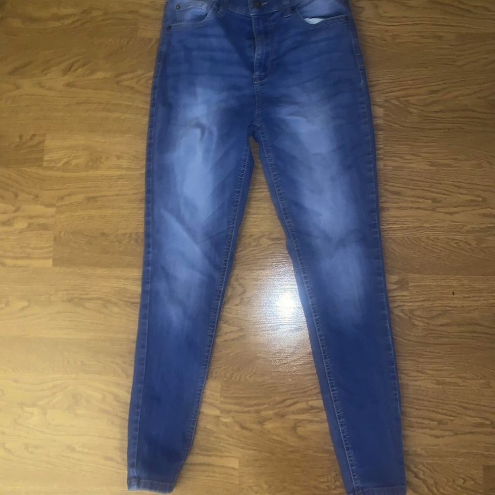 Blue skinny jeans